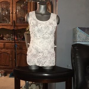 Sleeveless flower blouse it's made out of nylon